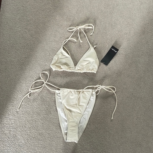 Cream triangle bikini set - Picture 1 of 3